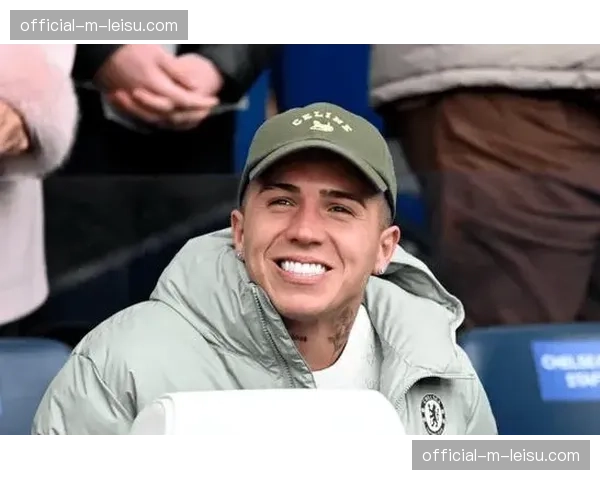 恩佐·费尔南德斯因转会言论遭禁赛两场，引发忠诚与商业价值讨论